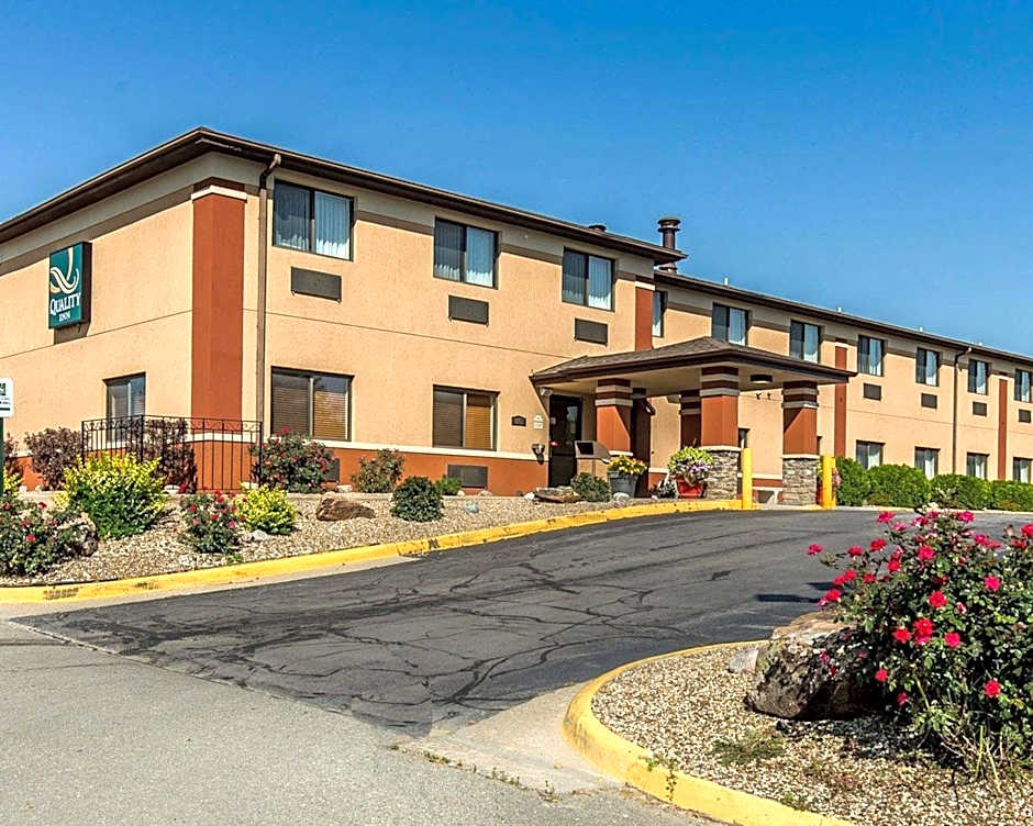 Quality Inn at Collins Road - Cedar Rapids