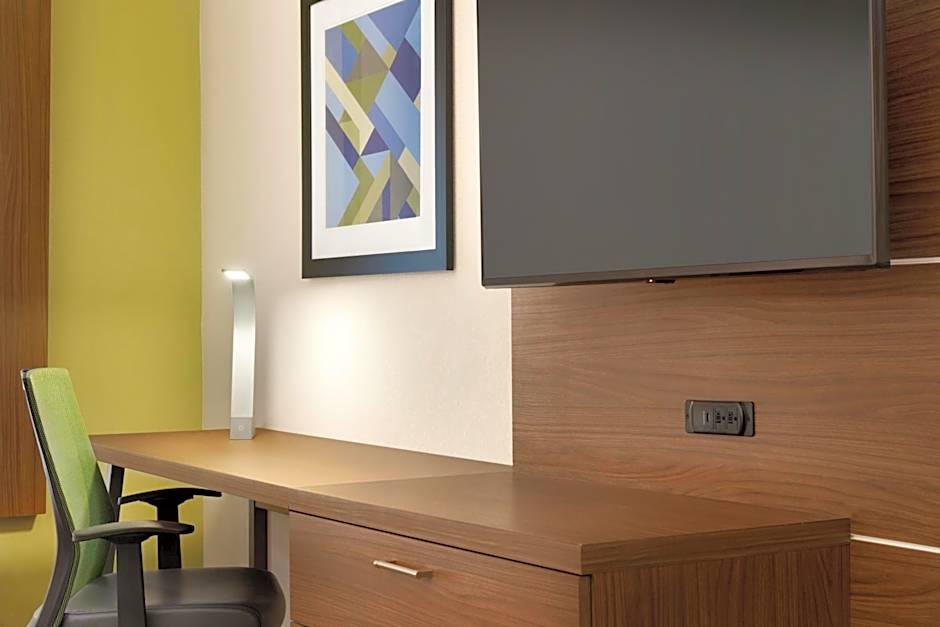 Holiday Inn Express & Suites Cincinnati South - Wilder By IHG