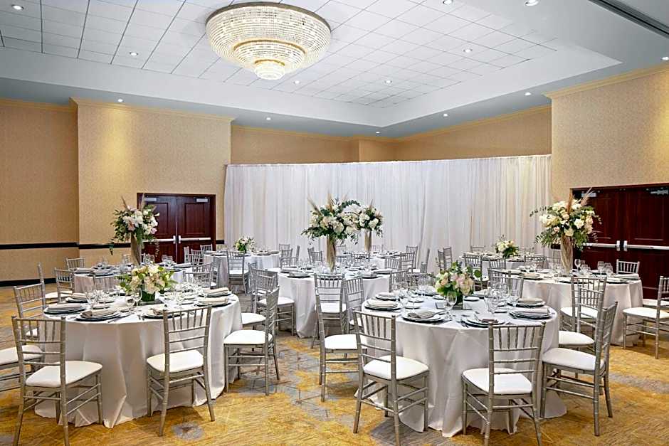 Hotel Zessa Santa Ana - a DoubleTree by Hilton