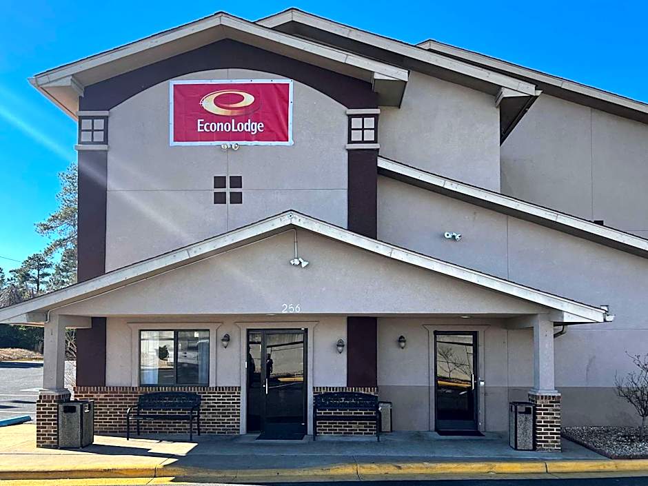 Econo Lodge Spring Lake near Fort Bragg