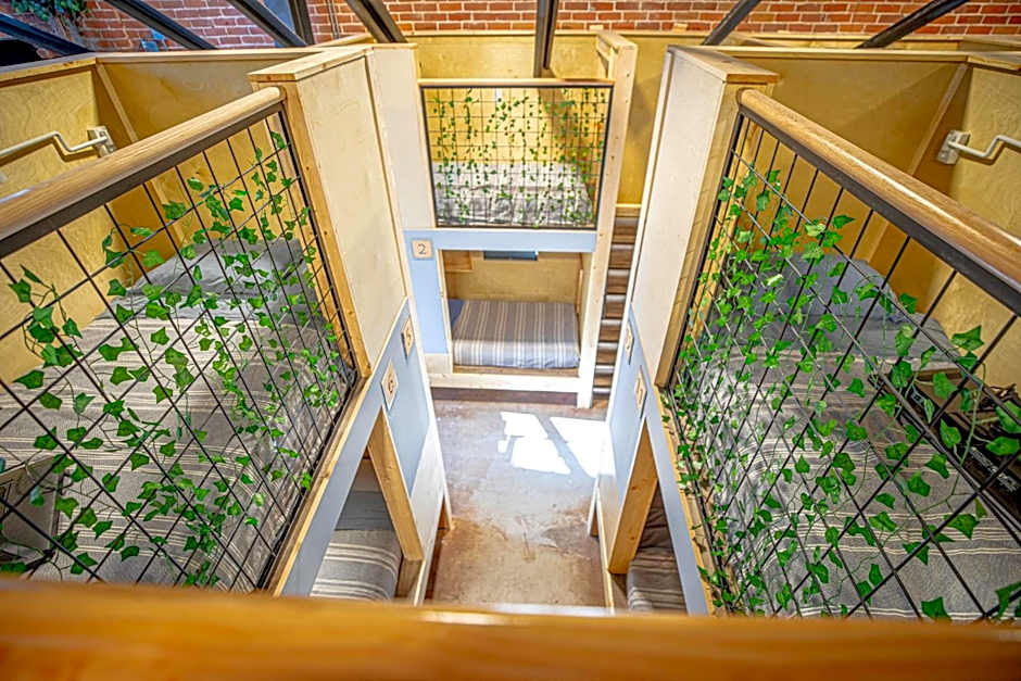 Social Stays - Santa Barbara's FIRST hostel on State Street
