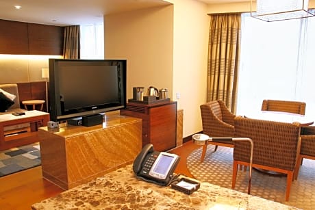 Club Suite, 1 Bedroom, Smoking (1 King Bed)