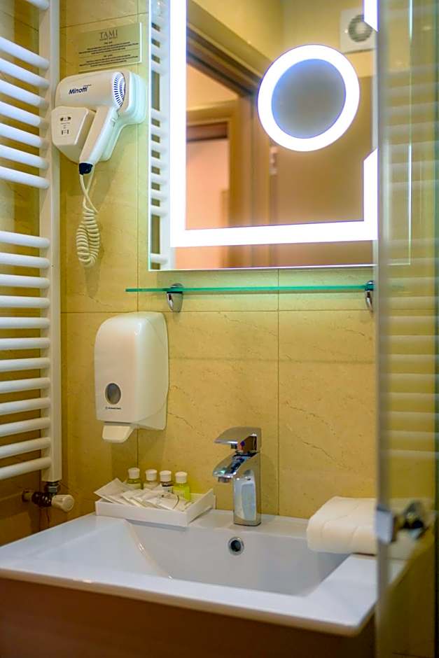 Hotel Tami Residence