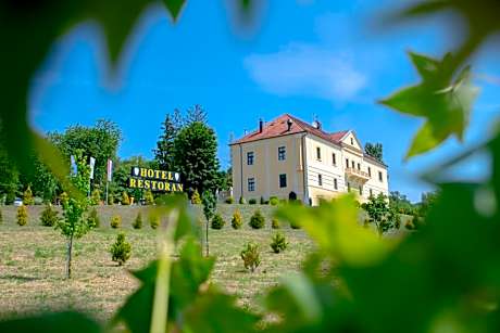 Hotel & Restoran Dvorac Gjalski