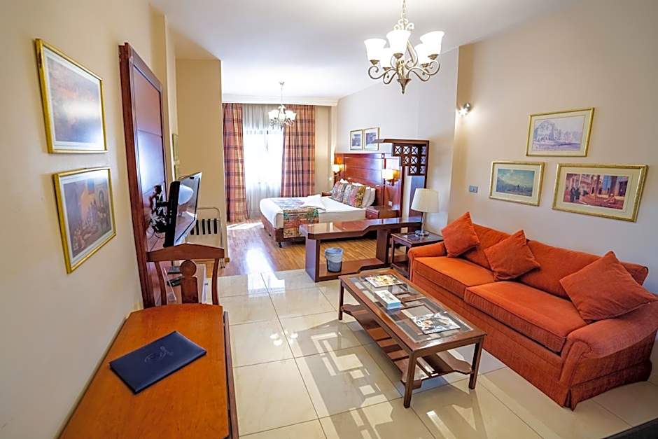 Comfort Hotel Suites