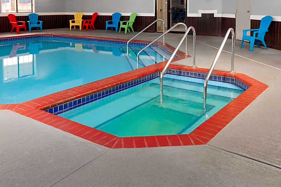 AmericInn by Wyndham Reedsburg
