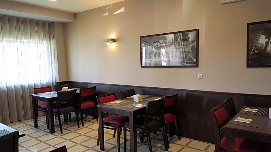 Hotel Feira Pedra Bela