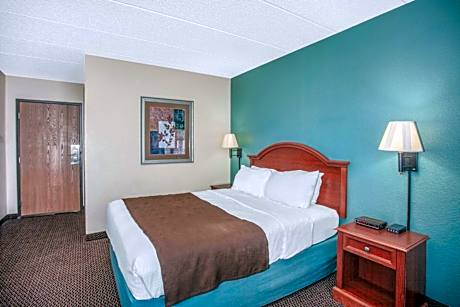1 Queen Bed Mobility Accessible Room Non-Smoking