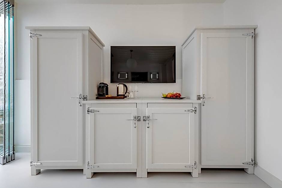 Skylight - 1873 Seafront Luxury Suites on the Harbor, City Center