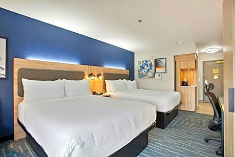 Queen Room – Mobility and Hearing Accessible