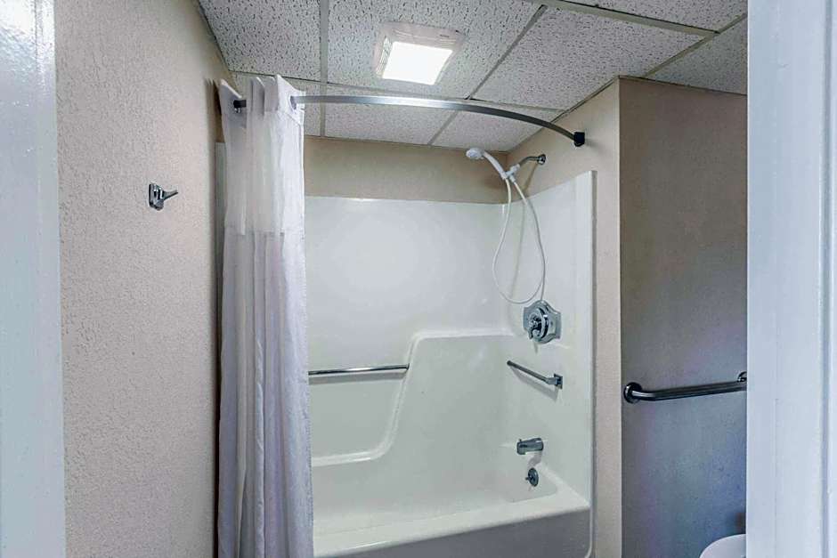 Days Inn by Wyndham Syracuse