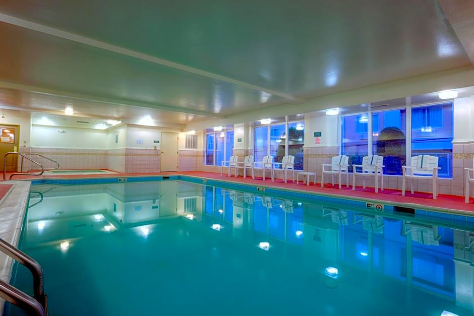 Country Inn & Suites by Radisson, Chester, VA