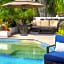 Villa Kiwi. Huge Pool, Steps To Town n Beach. 6 plus BRM 7.5 BTH 3 KCN