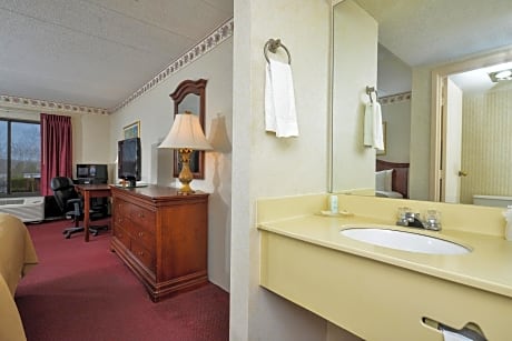 Queen Room with Two Queen Beds - Non-Smoking