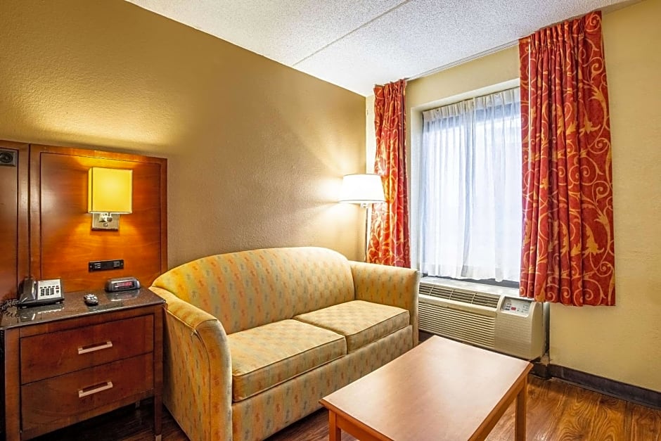 Econo Lodge Naval Station Norfolk