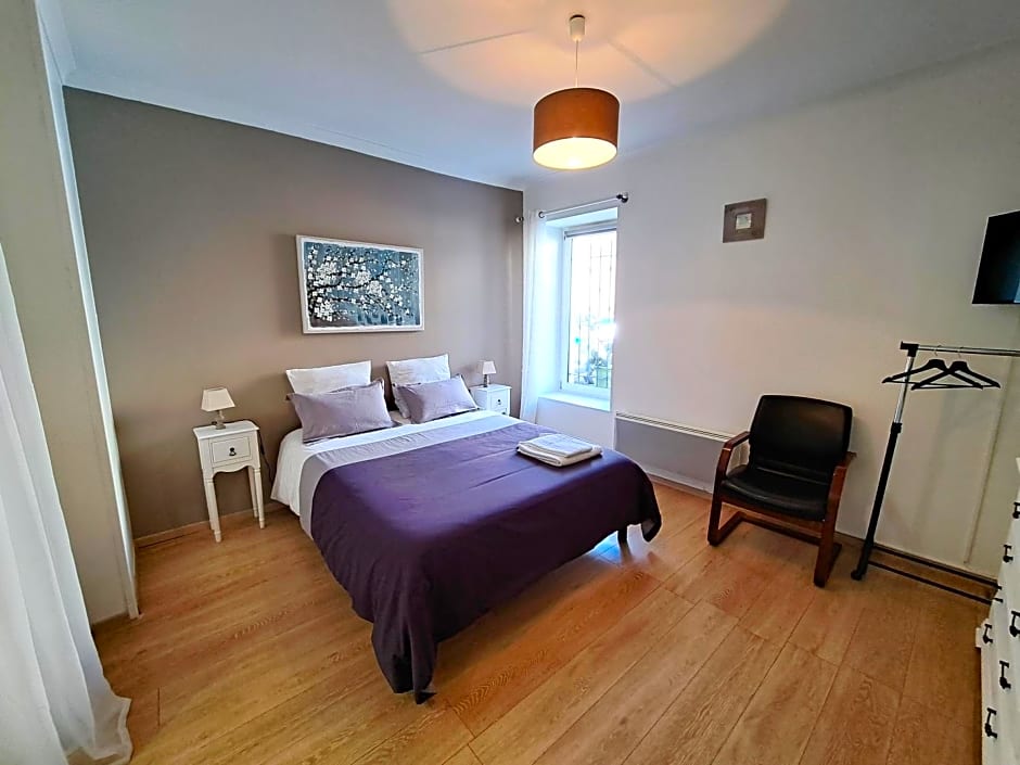 Chambre privée indépendante dans une maison