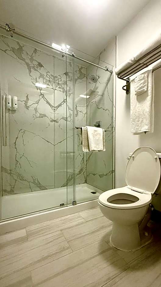 Quality Inn & Suites Los Angeles Airport - LAX