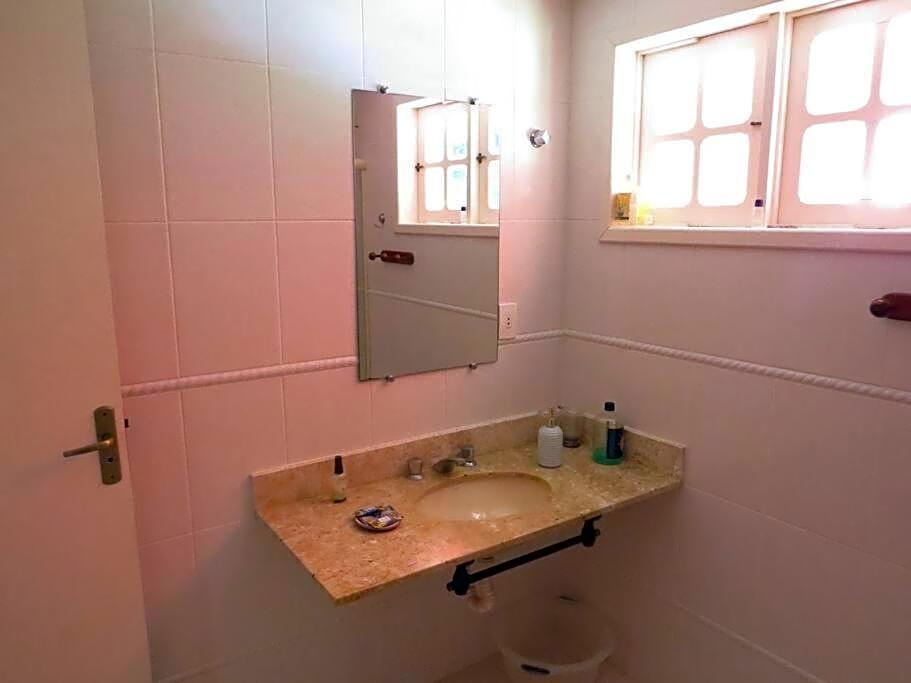 Linda casa em Mury,com riacho e lareira