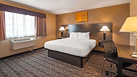 1 Queen Bed NSMK Internet Whirlpool Microwave Fridge Wi-Fi No Pets Allowed Full Breakfast