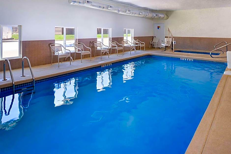 Holiday Inn Express & Suites Joplin Southeast by IHG