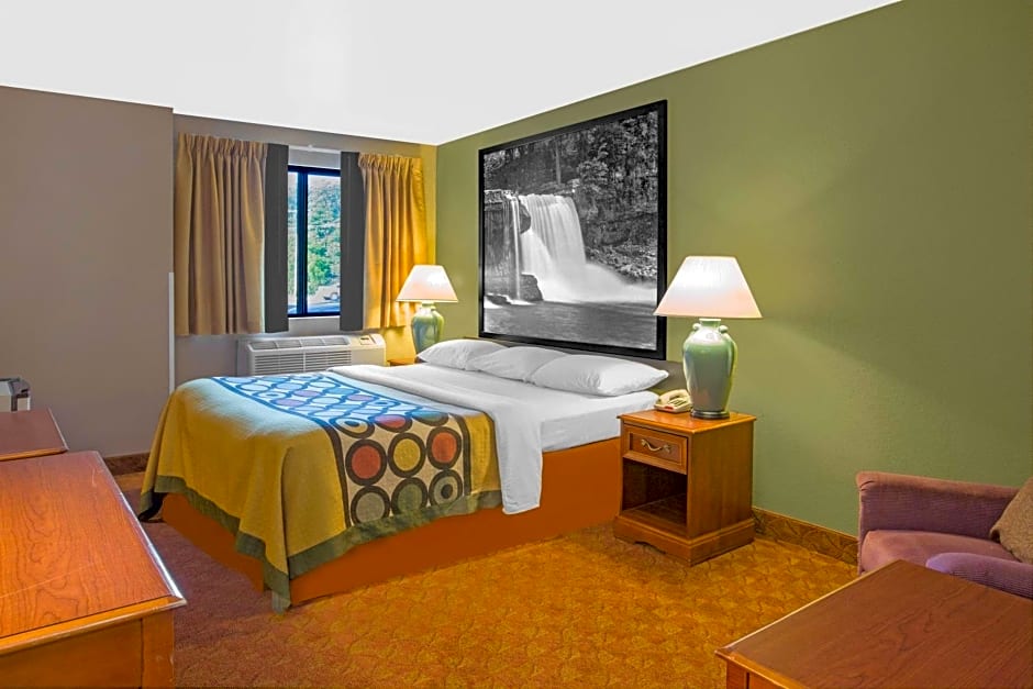 Super 8 by Wyndham Howe