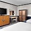 Hilton Orrington / Evanston