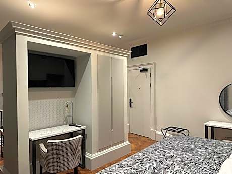 Accessible Superior King or Twin Suite