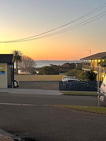 Holiday Lodge Motor Inn