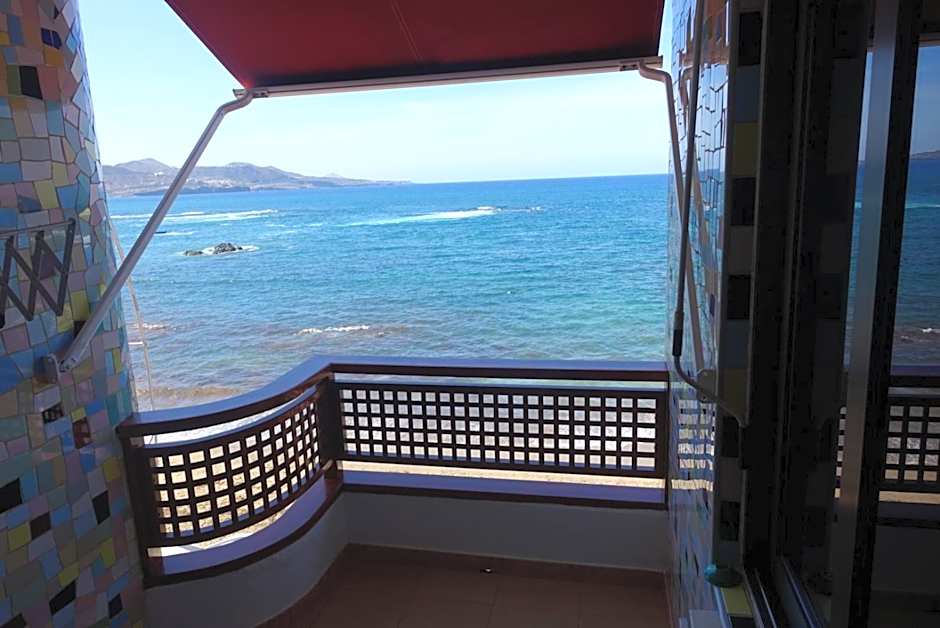Estudio luminoso, primera línea de playa de las canteras