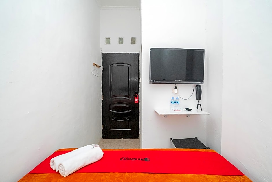 RedDoorz @ Aralia Harapan Indah
