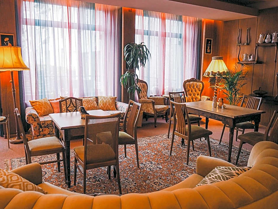 Tante ALMA's Mülheimer Hotel