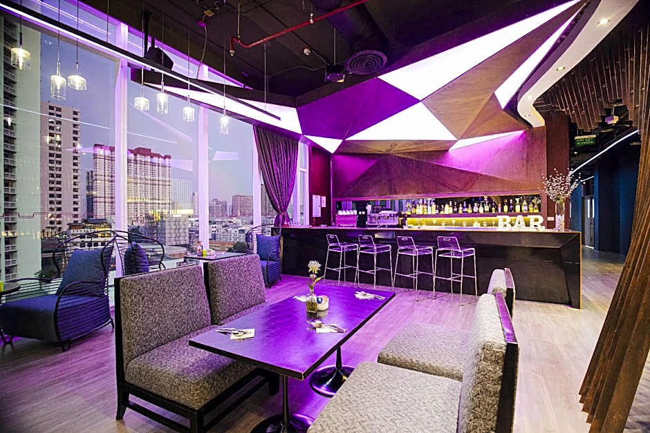 VELA Dhi GLOW Pratunam