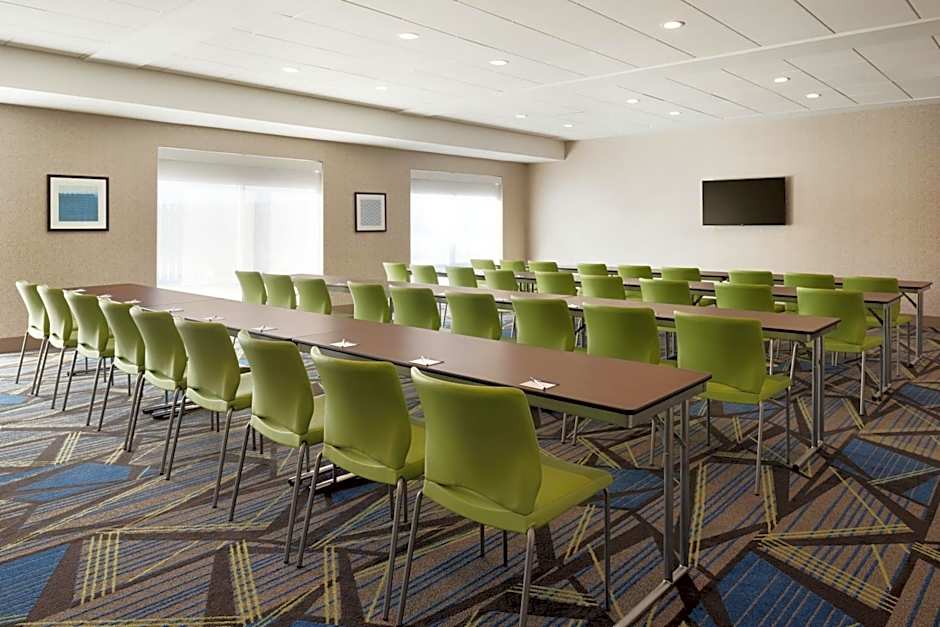 Holiday Inn Express & Suites Cincinnati South - Wilder By IHG