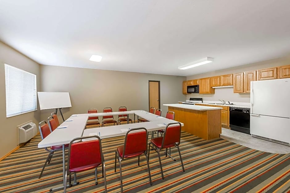 Super 8 by Wyndham Chanute