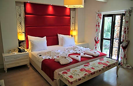 Queen Suite with Spa Bath