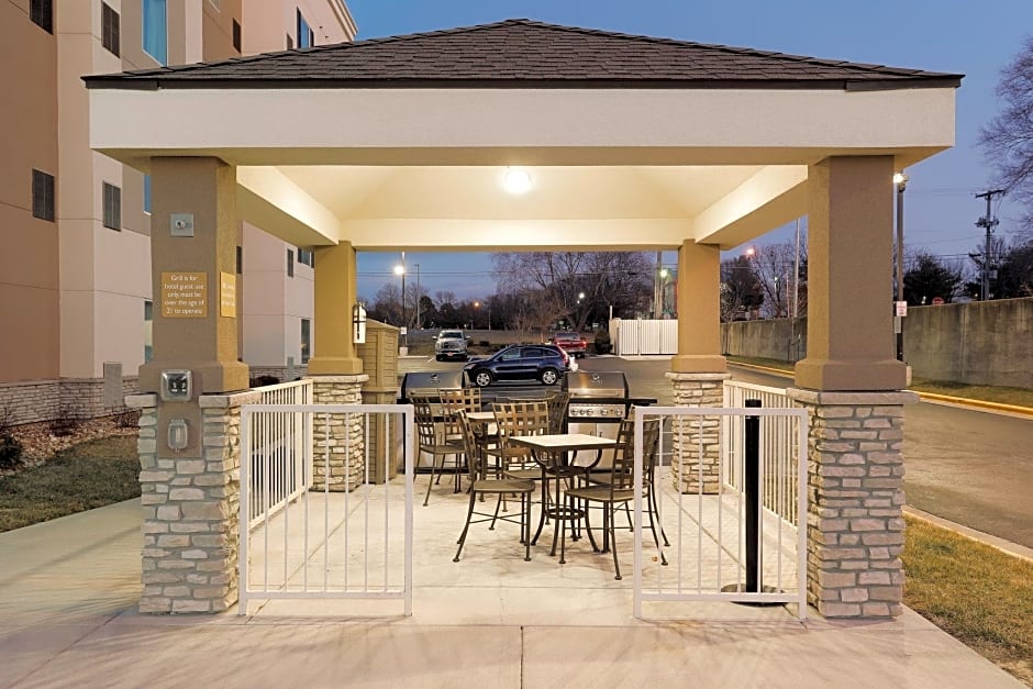 Candlewood Suites Lenexa - Overland Park Area