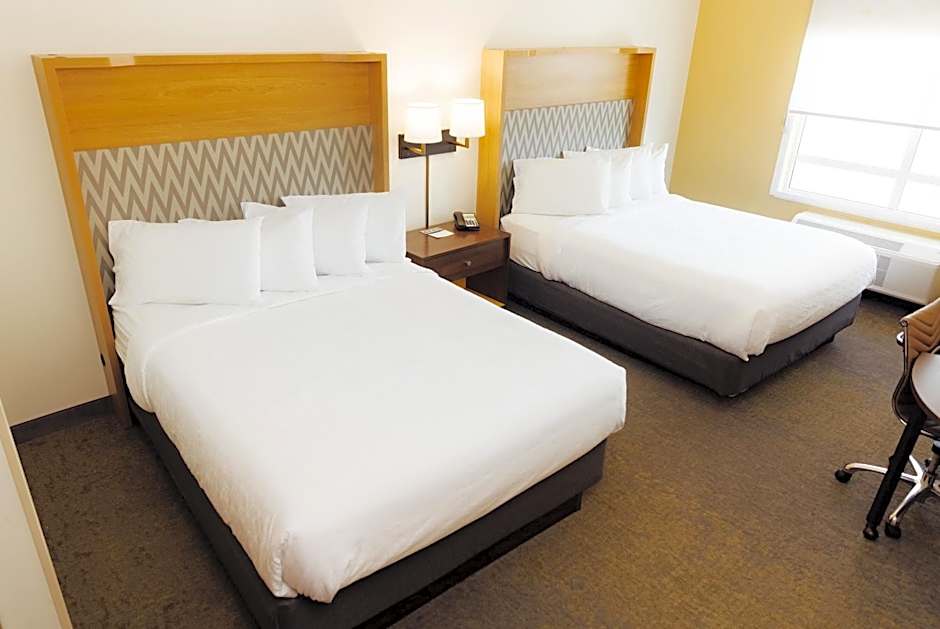 Photo 1 of 3 of Standard 2 Queen Beds, Mobility Accessible, Bathtub