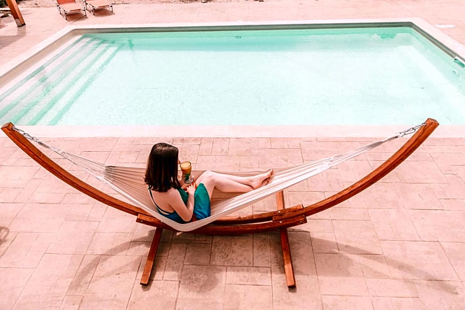 Almyra Apartments & Suites