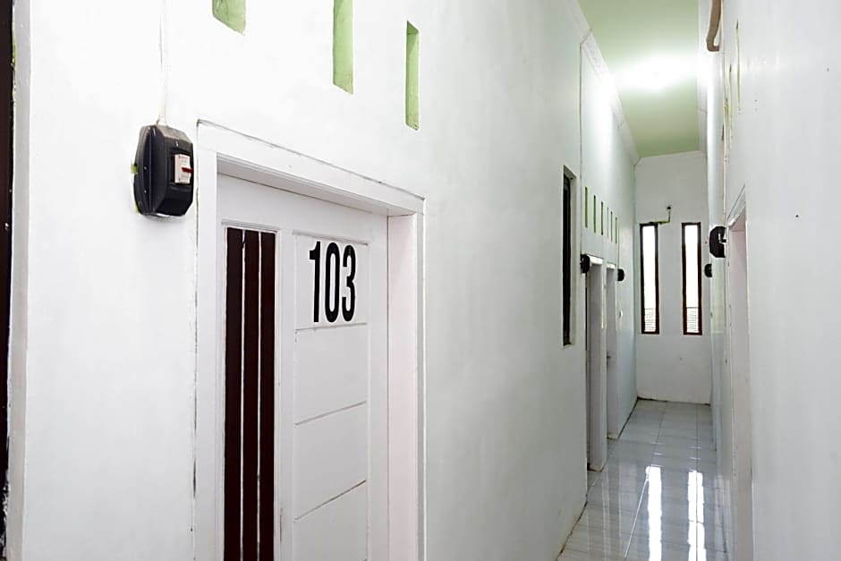 RedDoorz Syariah near Alun Alun Kajen
