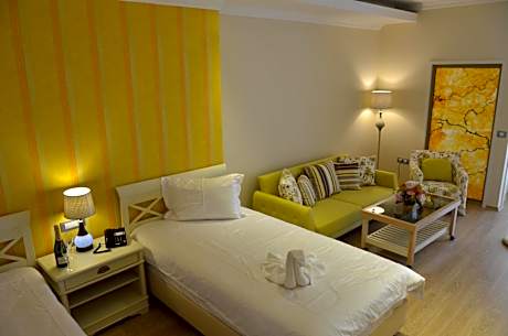 Twin Room with Balcony and Lateral Sea View