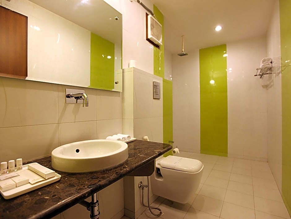 Hotel The Class, Delhi Airport