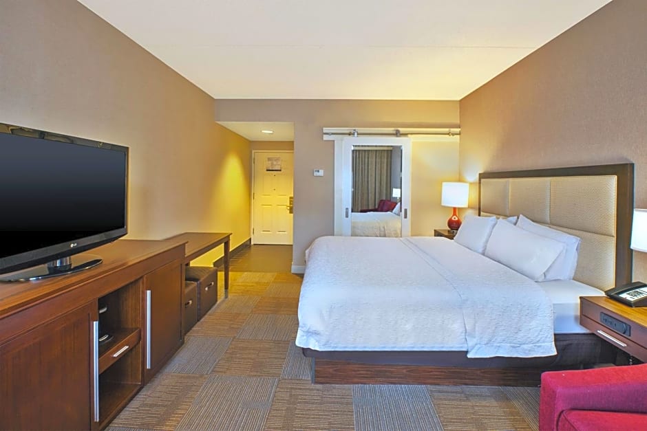 Hampton Inn & Suites Providence-Warwick Airport