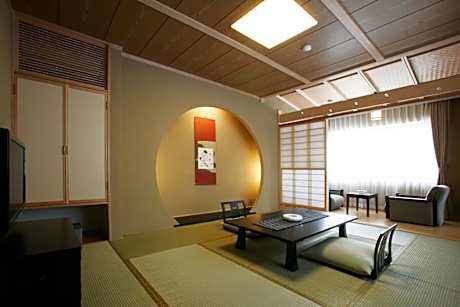 Ukigumo Deluxe Japanese Western Style Room with Open-Air Bath