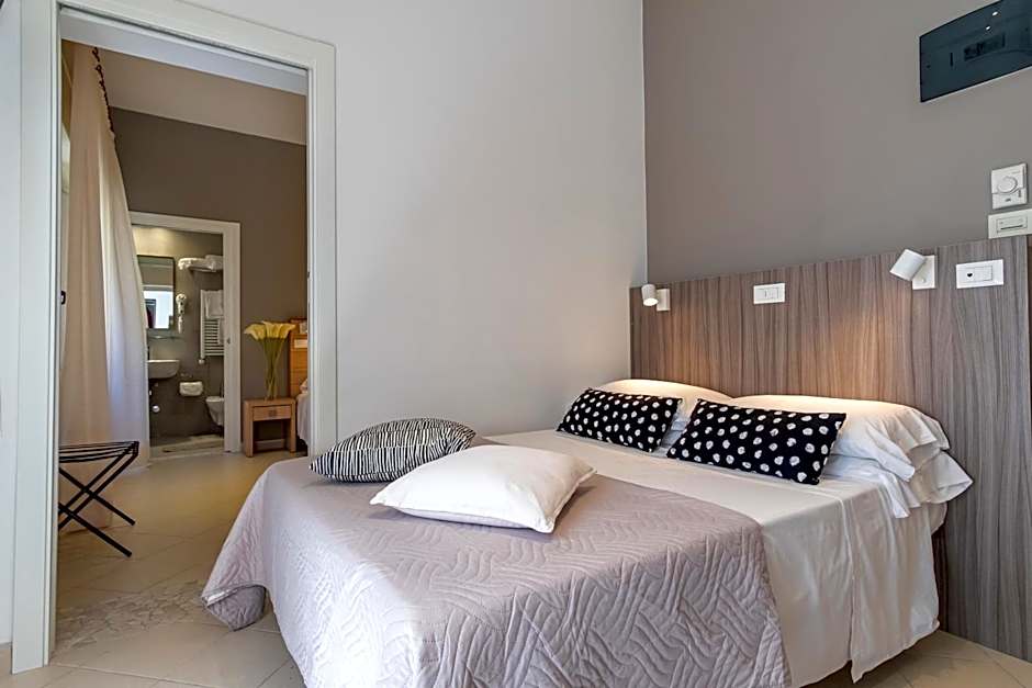 Hotel Mocambo Riccione CENTRALISSIMO AL MARE