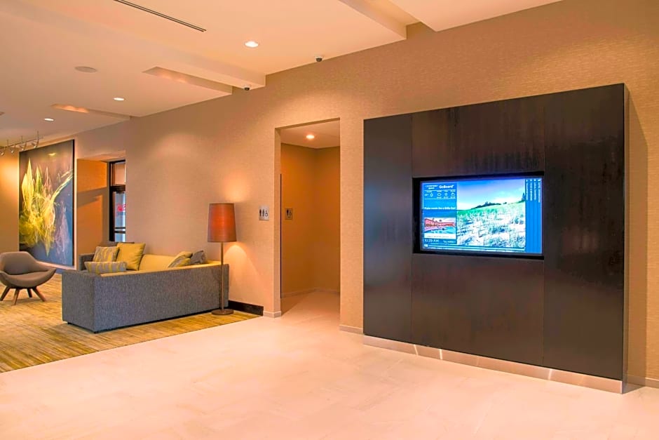 Courtyard by Marriott Holland Downtown