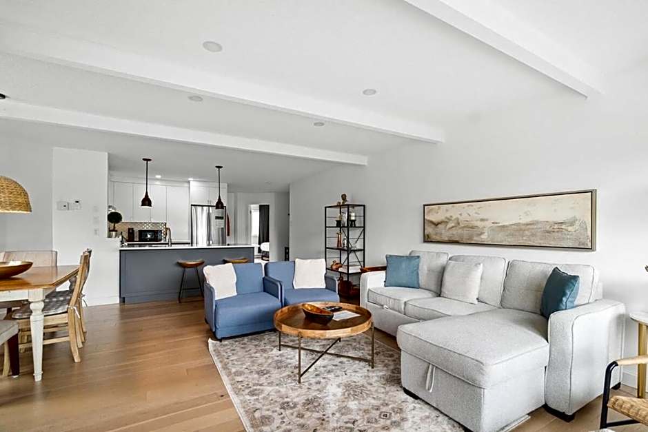 Huge 3 Bedroom Condo with a View
