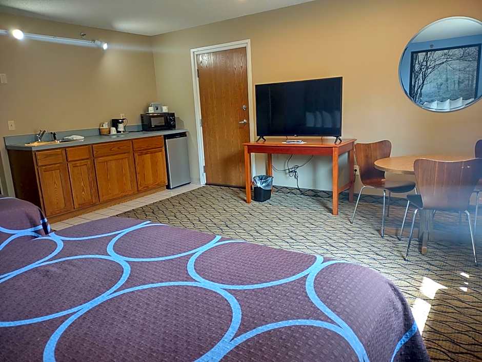 Super 8 by Wyndham Adrian