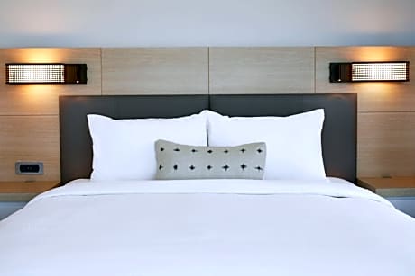 Large Corner King Suite with Trundle Bed and Inland View