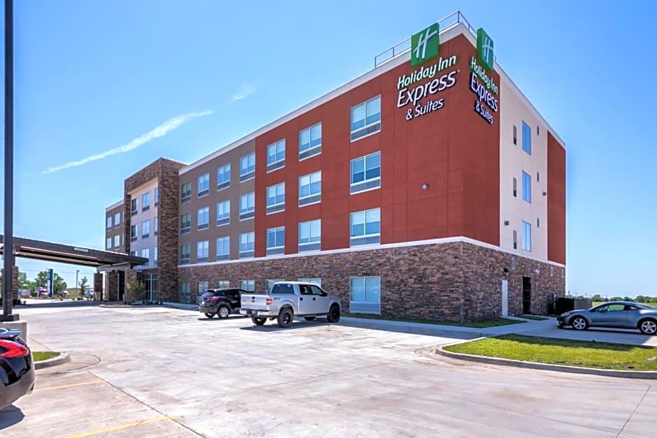 Holiday Inn Express & Suites Blackwell, an IHG Hotel