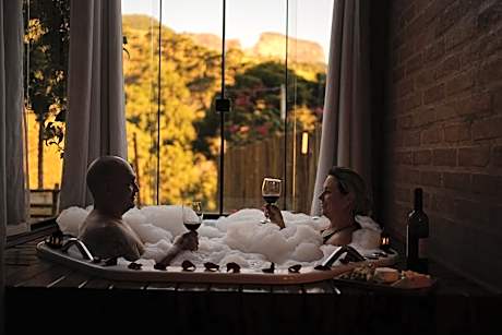 Chalé romântico, lareira, jacuzzi-Vista Pedra Baú - Chalé Petra